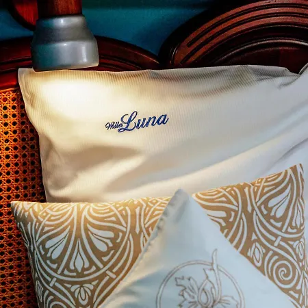 Luna *