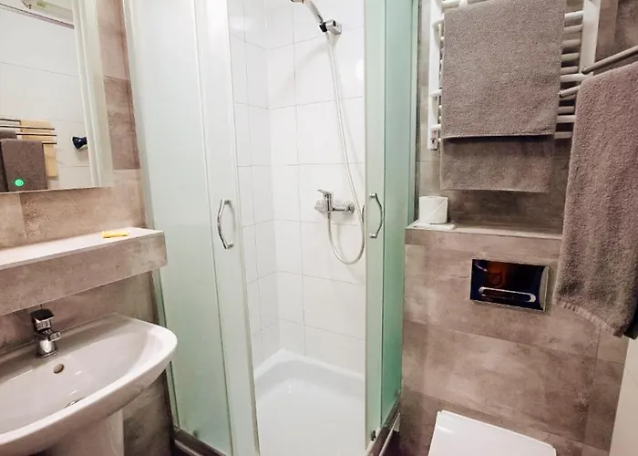 Luna فندق مبيت وإفطار 4*